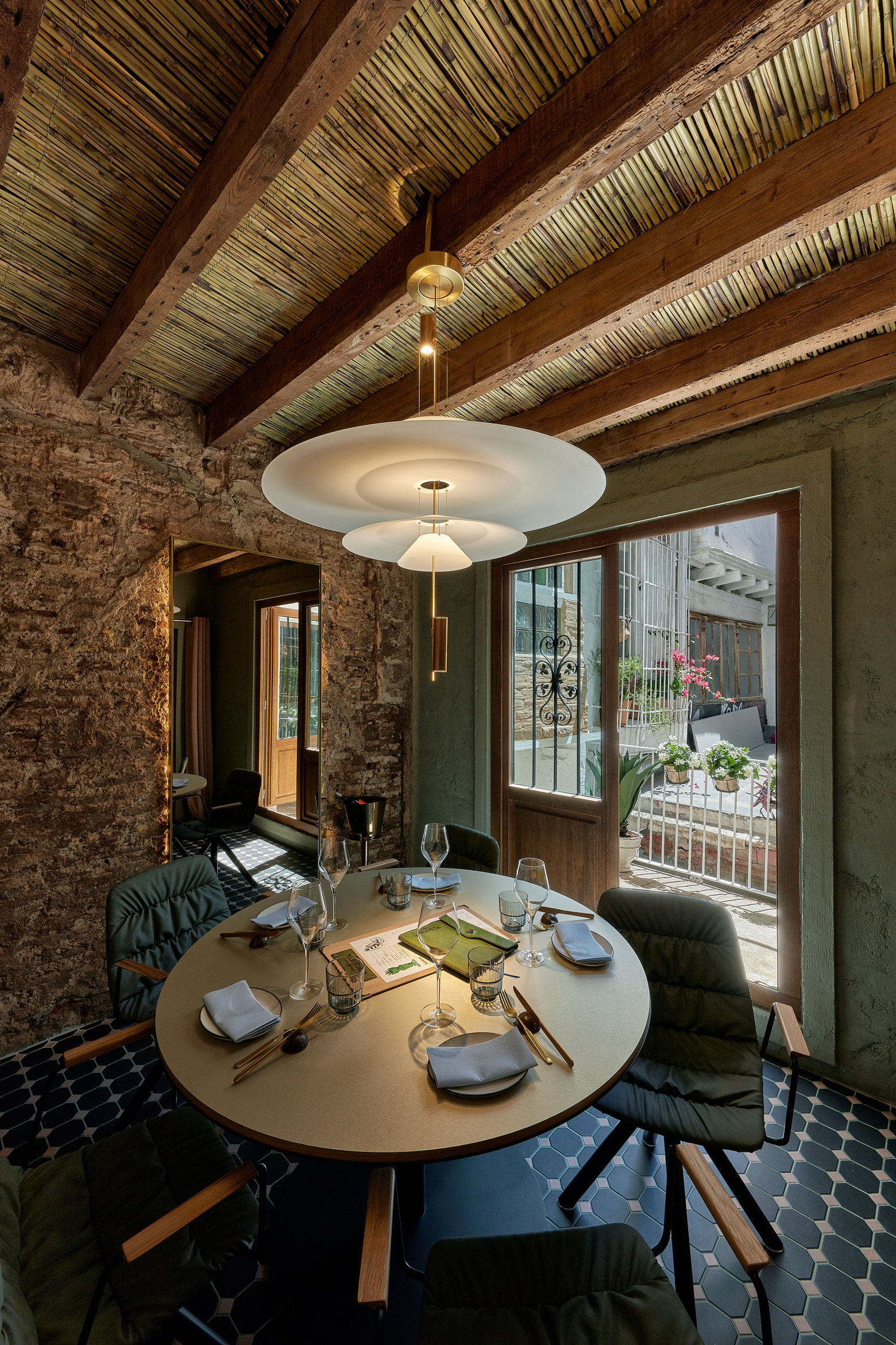 Vibia - The Edit - Flamingo - Valencia Vaqueta Gastro-mercat